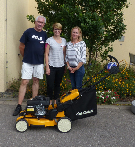 v.l.n.r. Edwin Leis (Haustechnik), Sarah Glauben
(Hausleitung), Claudia Wolf (Fa. MTD- For A Growing World)
